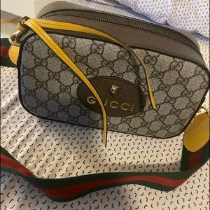 BAG Gucci
100% authentic, I bought it at gucci, a month ago, The bag is very new